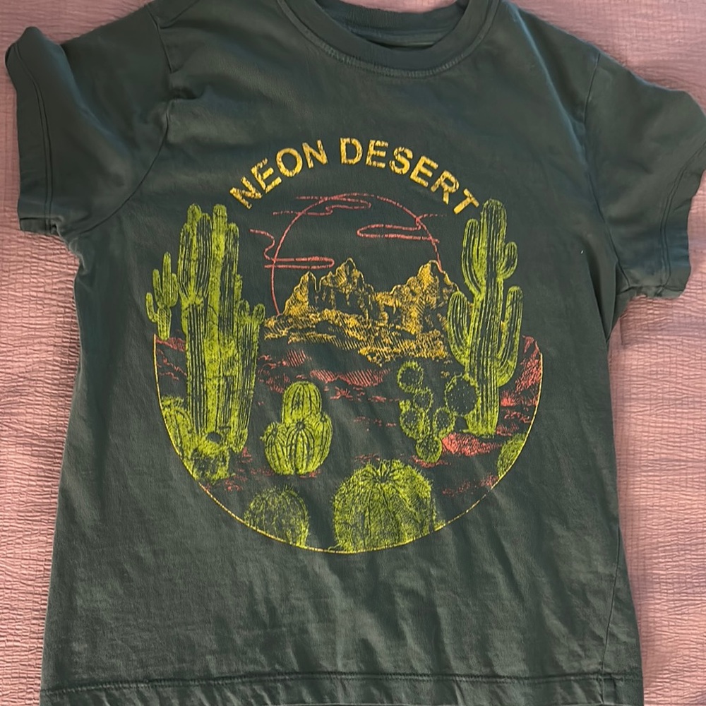 Buckle Green and Yellow Short Sleeve Tee with Desert Graphic